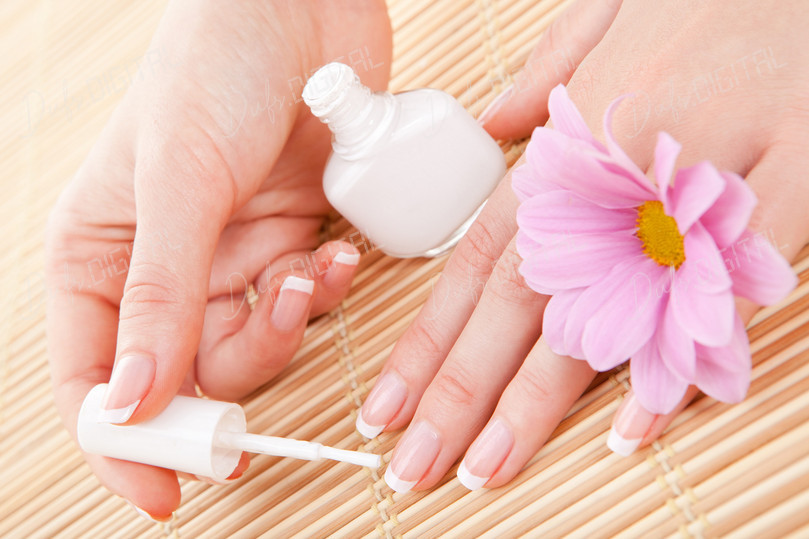 Elegant Nail Painting