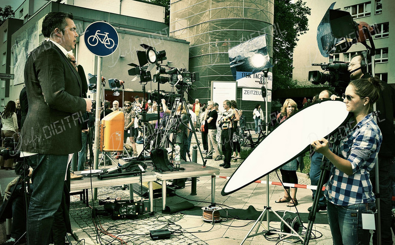 Media Reporting Scene