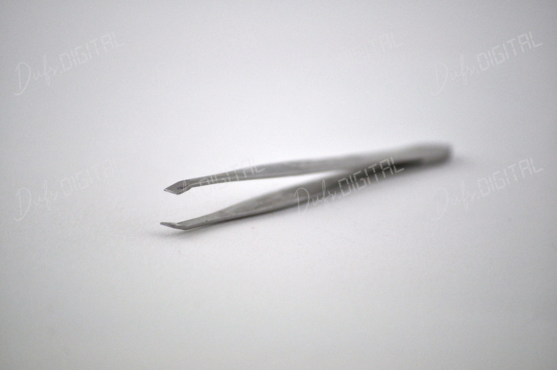 Metal Tweezers on Surface